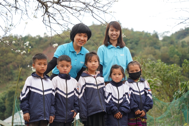 Nữ giám đốc ám ảnh những đôi chân trần, tiếng khóc trẻ em trong vụ sạt lở và quyết tâm từ đáy lòng: “Bất kể thế nào cũng phải xây trường ngay!”- Ảnh 2.