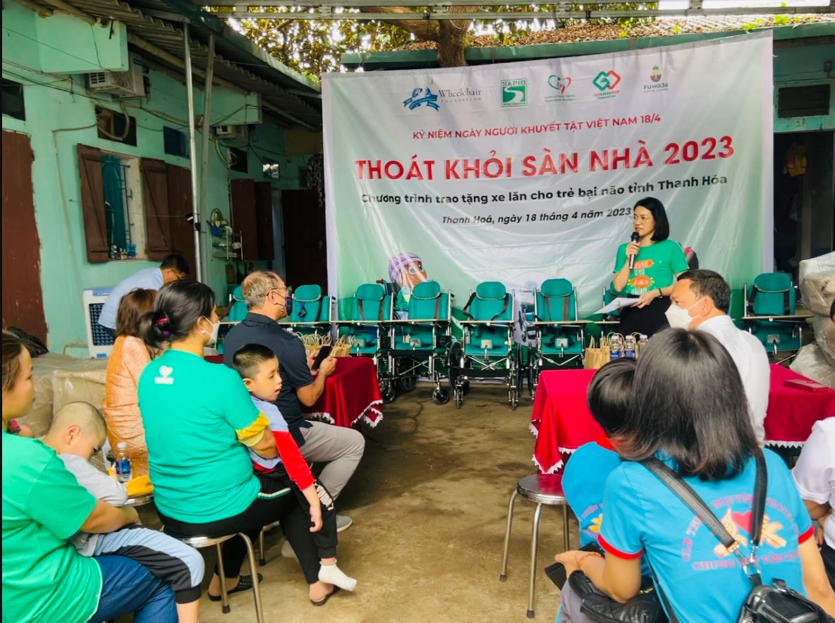 Có hai con bại não, người mẹ giúp hàng vạn đứa trẻ “thoát khỏi sàn nhà”, chống lại định mệnh nghiệt ngã- Ảnh 7.