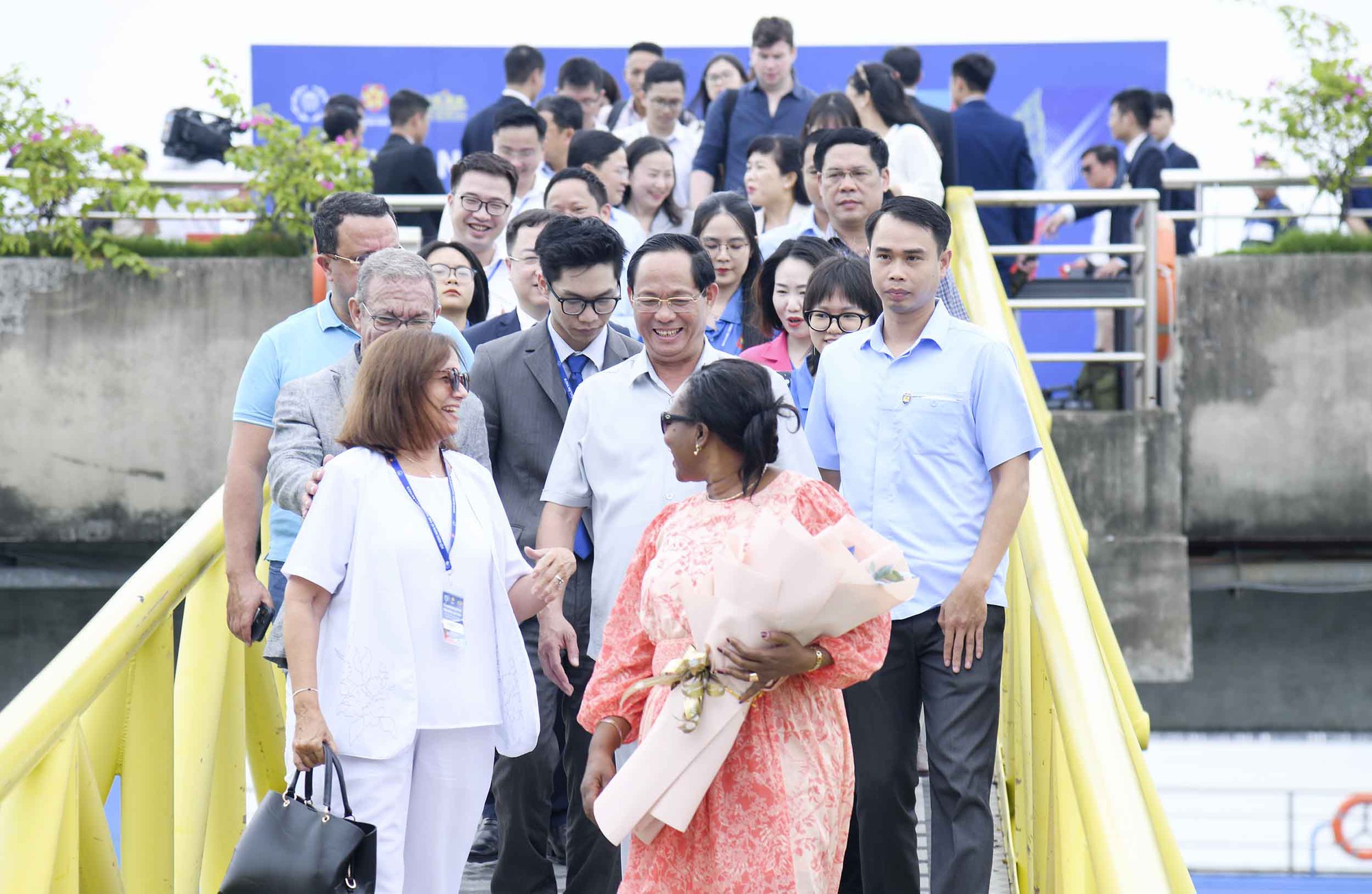 Đoàn Đại biểu dự Hội nghị Nghị sĩ trẻ toàn cầu lần thứ 9 thăm Vịnh Hạ Long - Ảnh 1.