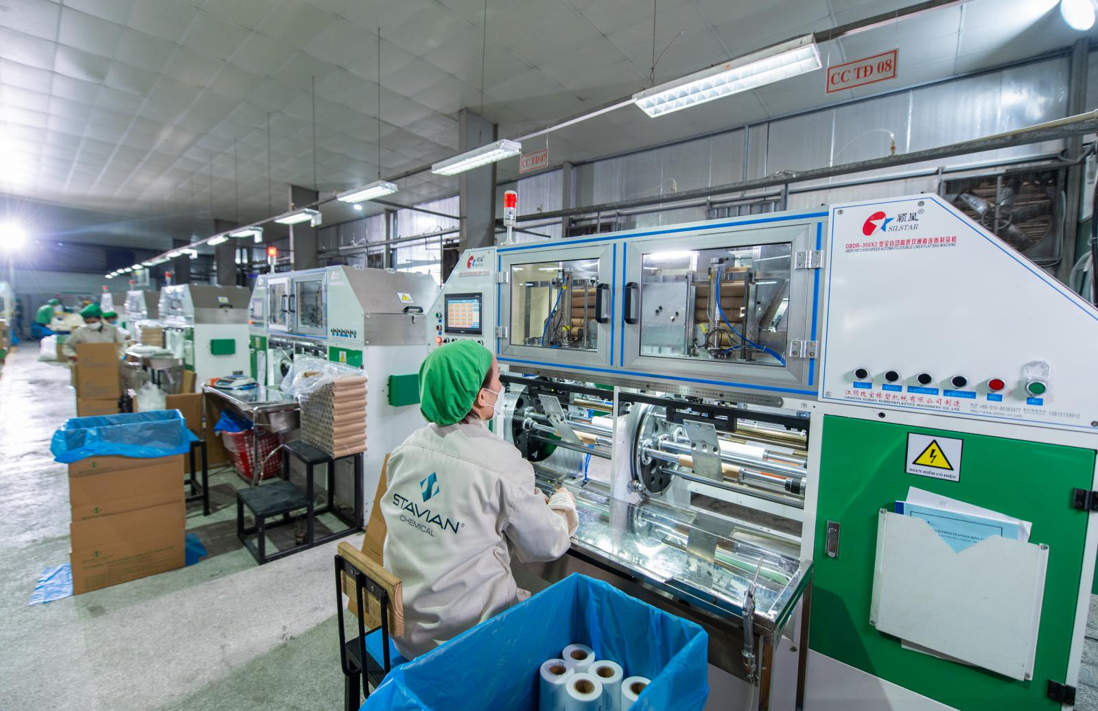 Nhằm cứu môi trường, một DN sản xuất bao bì nhựa thân thiện, tự phân huỷ, giảm thiểu tác động của ô nhiễm nhựa- Ảnh 4. Nhằm cứu môi trường, một DN sản xuất bao bì nhựa thân thiện, tự phân huỷ, giảm thiểu tác động của ô nhiễm nhựa- Ảnh 4.