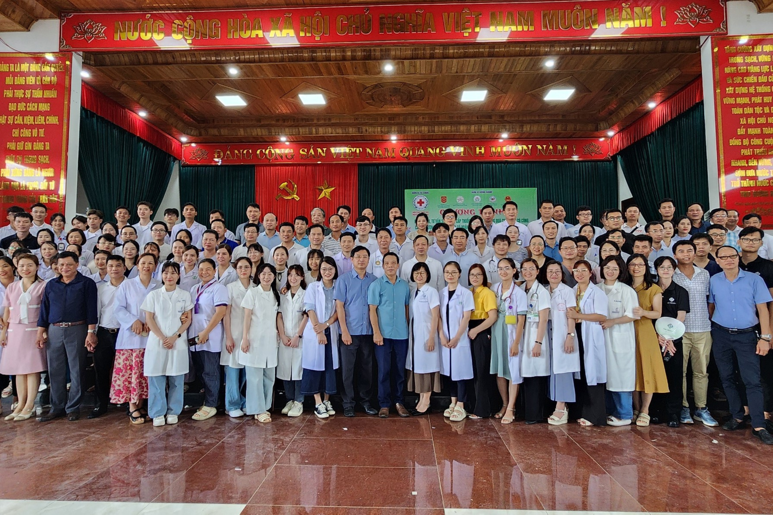 Chuyến tàu sức khỏe IVIE- Ảnh 2. Chuyến tàu sức khỏe IVIE- Ảnh 2.