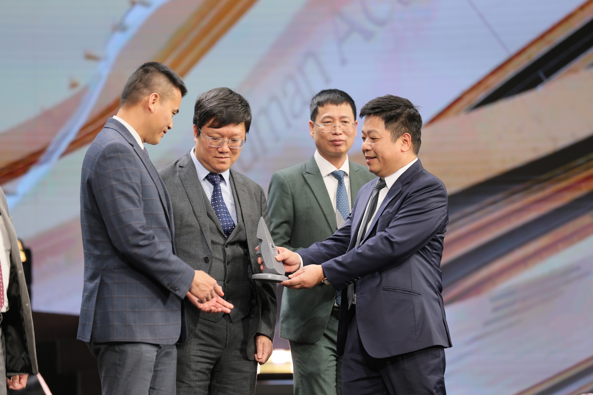 31 dự án được vinh danh tại Human Act Prize 2024: Một tinh thần Việt Nam hào sảng, để Việt Nam vươn mình mạnh mẽ- Ảnh 19. 31 dự án được vinh danh tại Human Act Prize 2024: Một tinh thần Việt Nam hào sảng, để Việt Nam vươn mình mạnh mẽ- Ảnh 19.