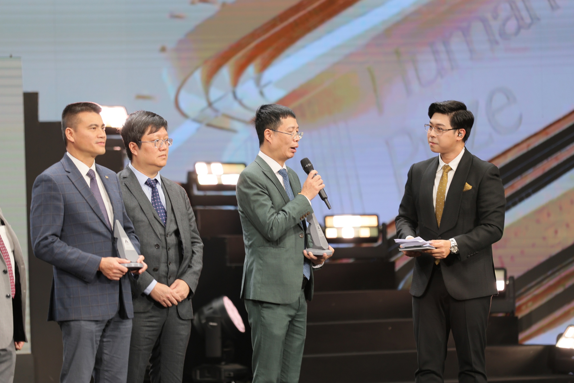 31 dự án được vinh danh tại Human Act Prize 2024: Một tinh thần Việt Nam hào sảng, để Việt Nam vươn mình mạnh mẽ- Ảnh 20. 31 dự án được vinh danh tại Human Act Prize 2024: Một tinh thần Việt Nam hào sảng, để Việt Nam vươn mình mạnh mẽ- Ảnh 20.