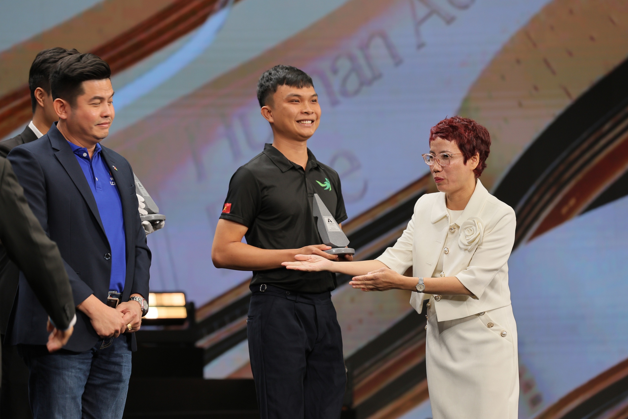 31 dự án được vinh danh tại Human Act Prize 2024: Một tinh thần Việt Nam hào sảng, để Việt Nam vươn mình mạnh mẽ- Ảnh 18. 31 dự án được vinh danh tại Human Act Prize 2024: Một tinh thần Việt Nam hào sảng, để Việt Nam vươn mình mạnh mẽ- Ảnh 18.