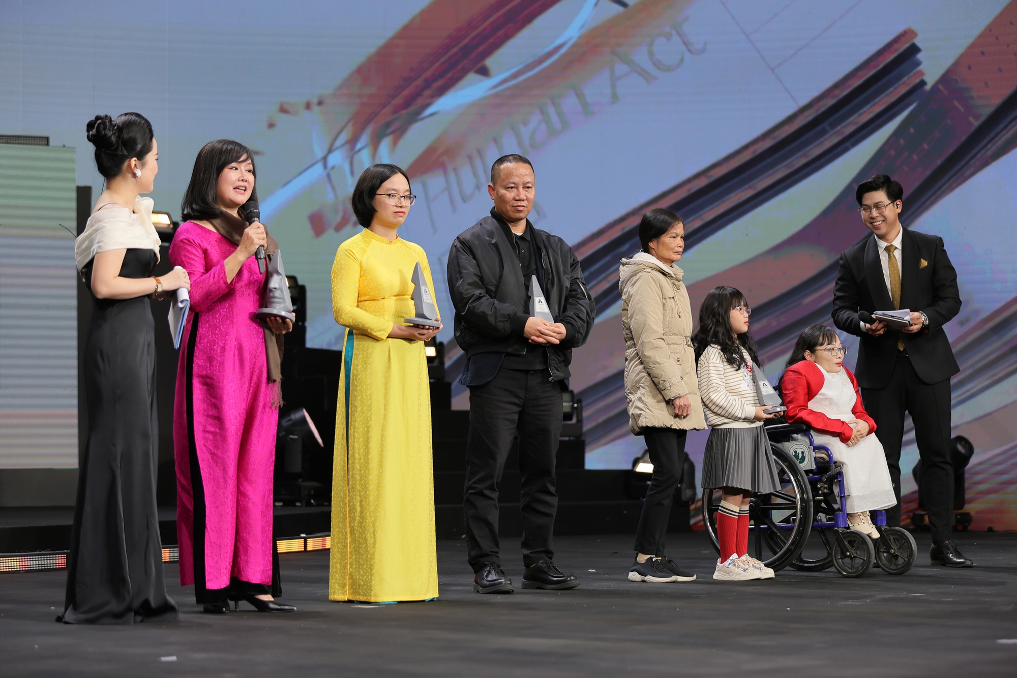 31 dự án được vinh danh tại Human Act Prize 2024: Một tinh thần Việt Nam hào sảng, để Việt Nam vươn mình mạnh mẽ- Ảnh 11. 31 dự án được vinh danh tại Human Act Prize 2024: Một tinh thần Việt Nam hào sảng, để Việt Nam vươn mình mạnh mẽ- Ảnh 11.