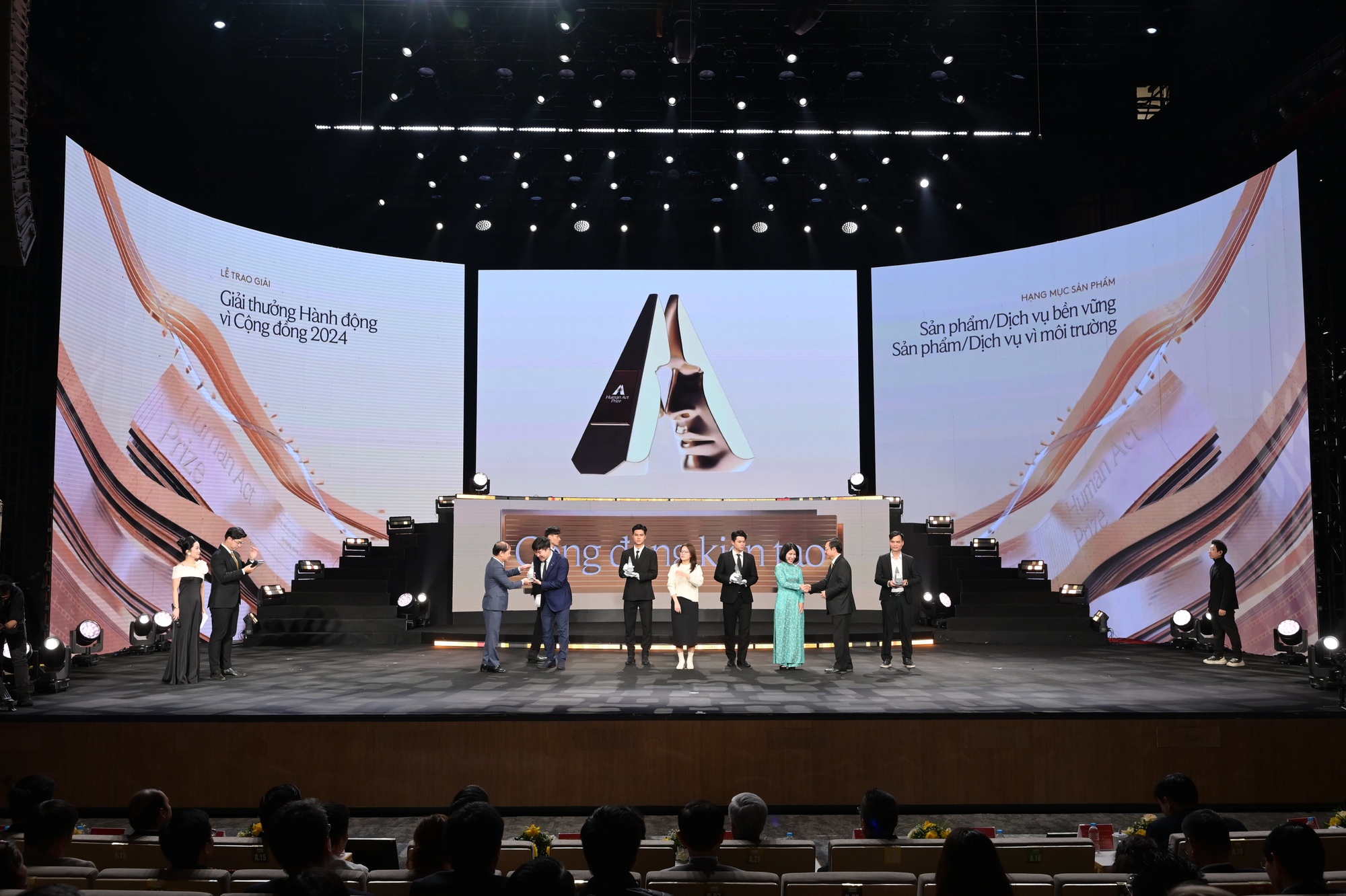 31 dự án được vinh danh tại Human Act Prize 2024: Một tinh thần Việt Nam hào sảng, để Việt Nam vươn mình mạnh mẽ- Ảnh 9. 31 dự án được vinh danh tại Human Act Prize 2024: Một tinh thần Việt Nam hào sảng, để Việt Nam vươn mình mạnh mẽ- Ảnh 9.