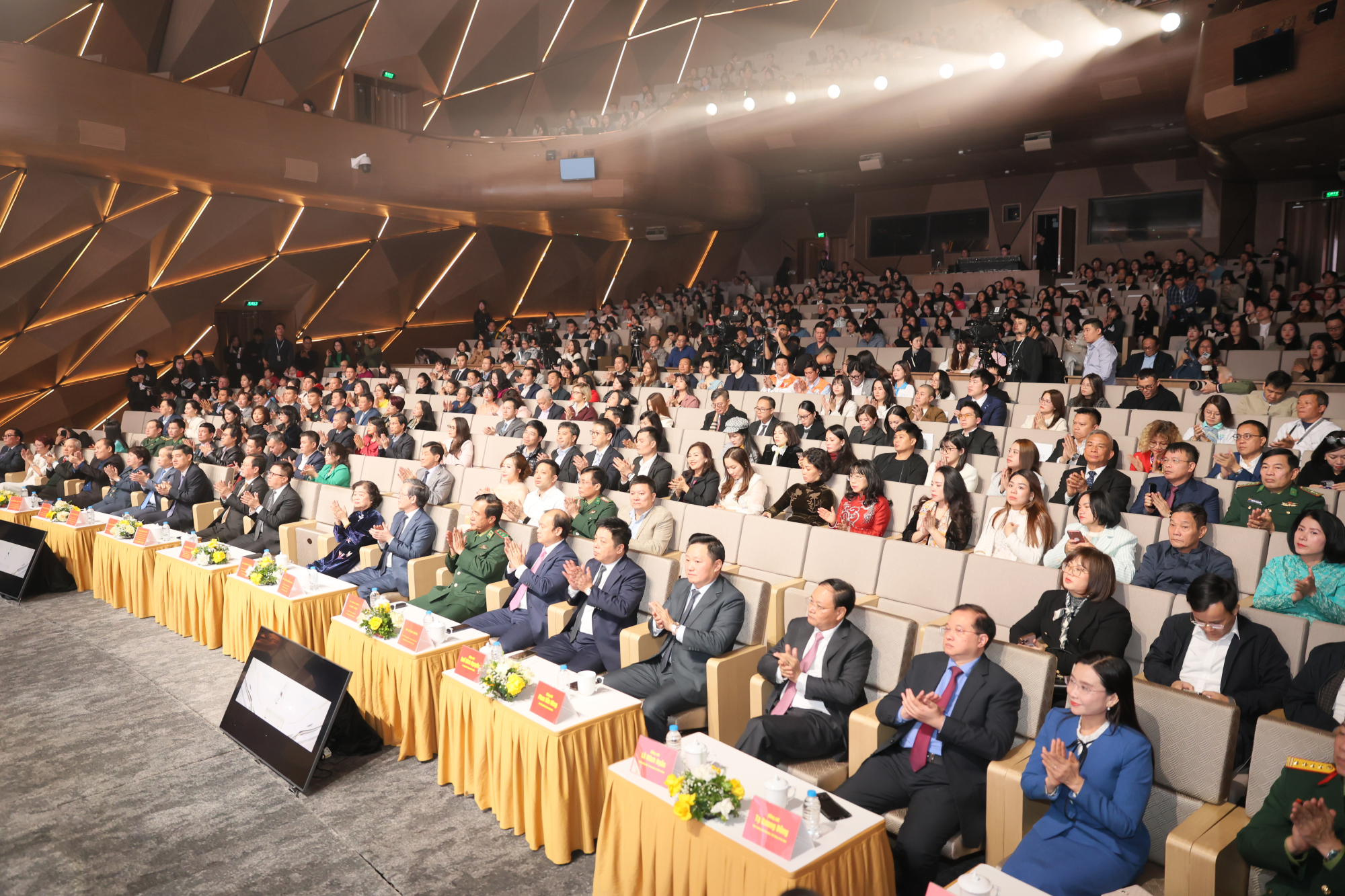 31 dự án được vinh danh tại Human Act Prize 2024: Một tinh thần Việt Nam hào sảng, để Việt Nam vươn mình mạnh mẽ- Ảnh 22. 31 dự án được vinh danh tại Human Act Prize 2024: Một tinh thần Việt Nam hào sảng, để Việt Nam vươn mình mạnh mẽ- Ảnh 22.
