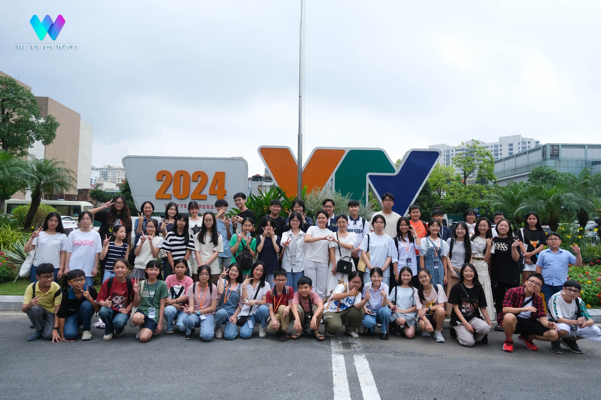 We are the World (Dự án W) - Ảnh 11.