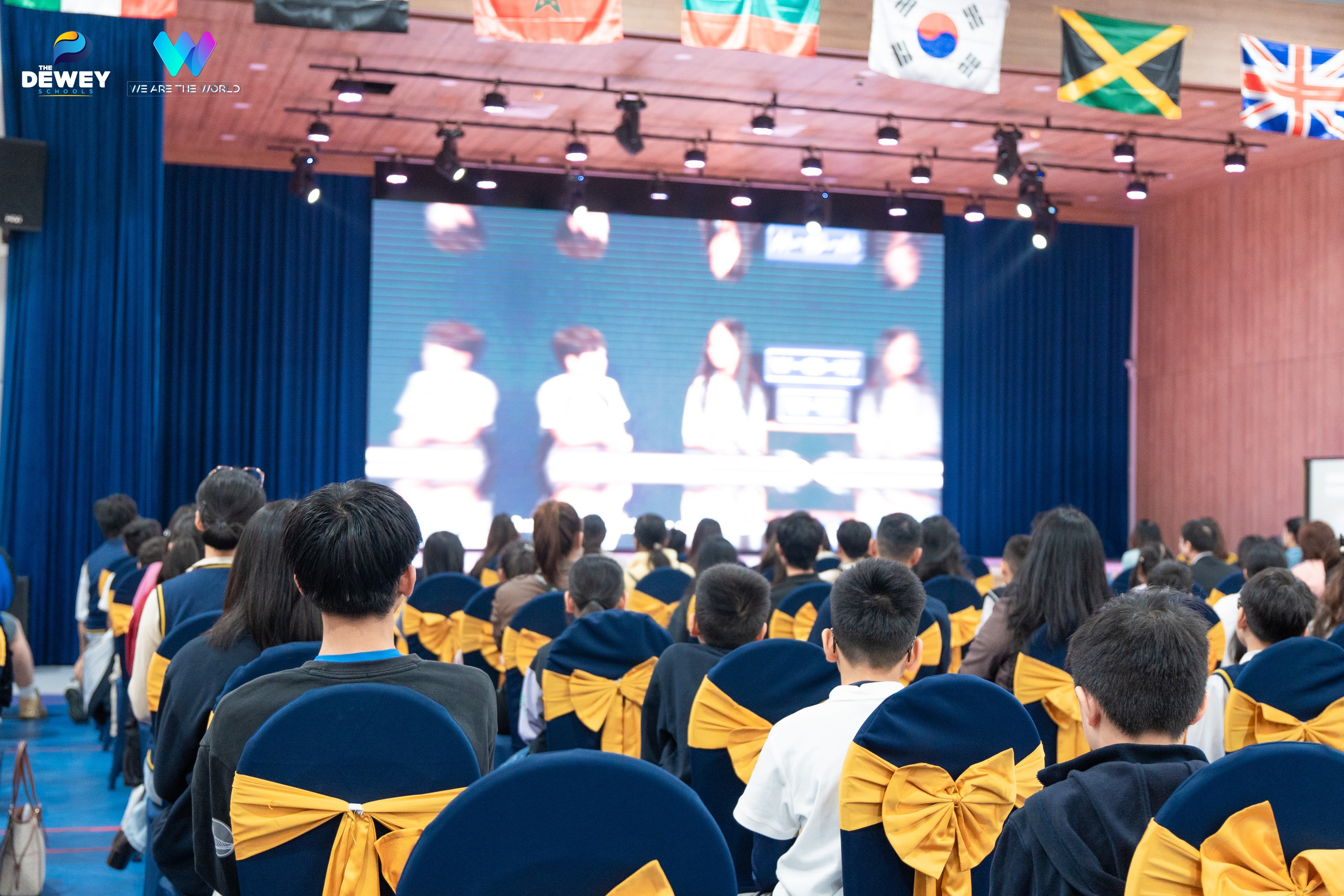 We are the World (Dự án W) - Ảnh 8.