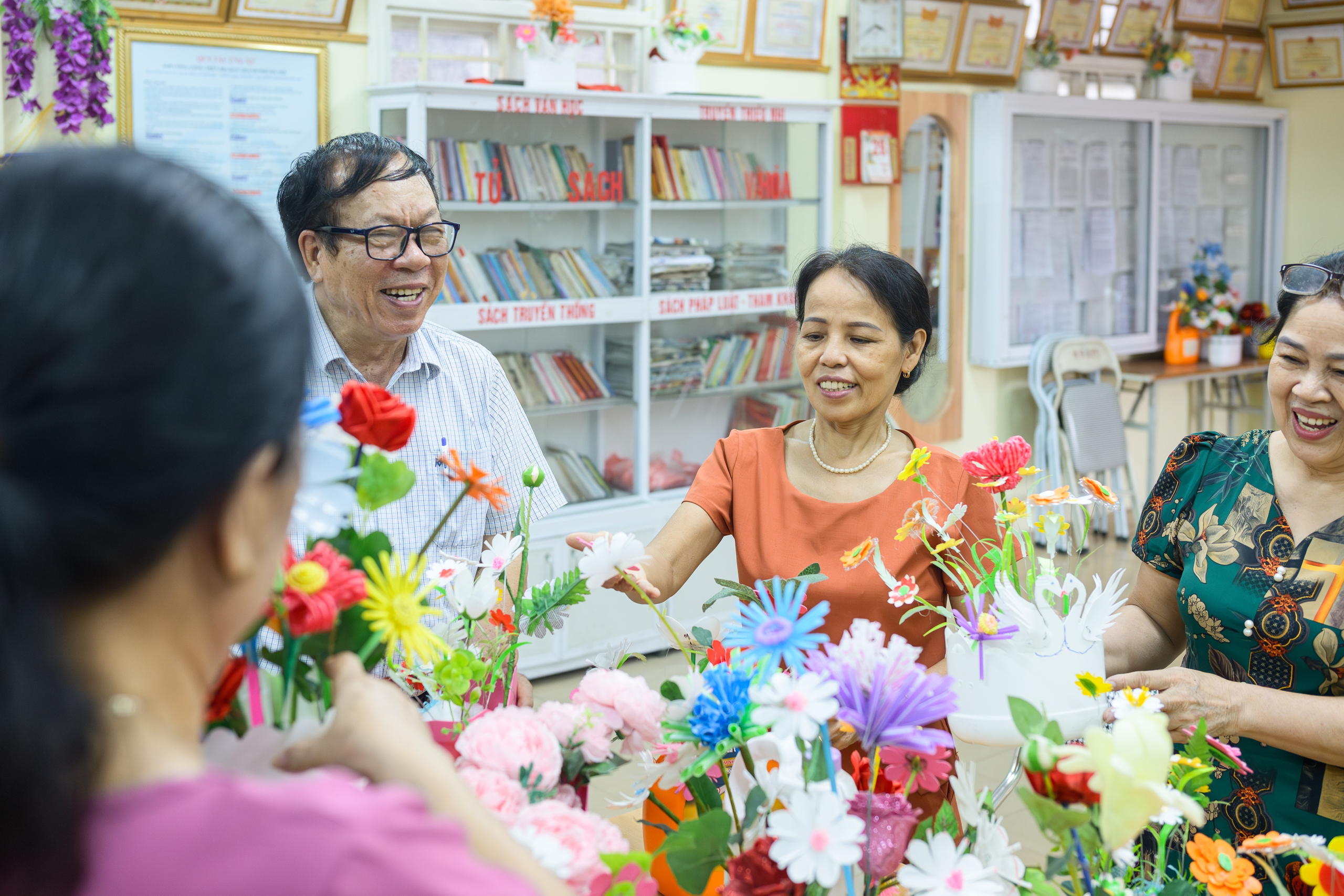 Câu lạc bộ Liên thế hệ Tự giúp nhau - Ảnh 8.