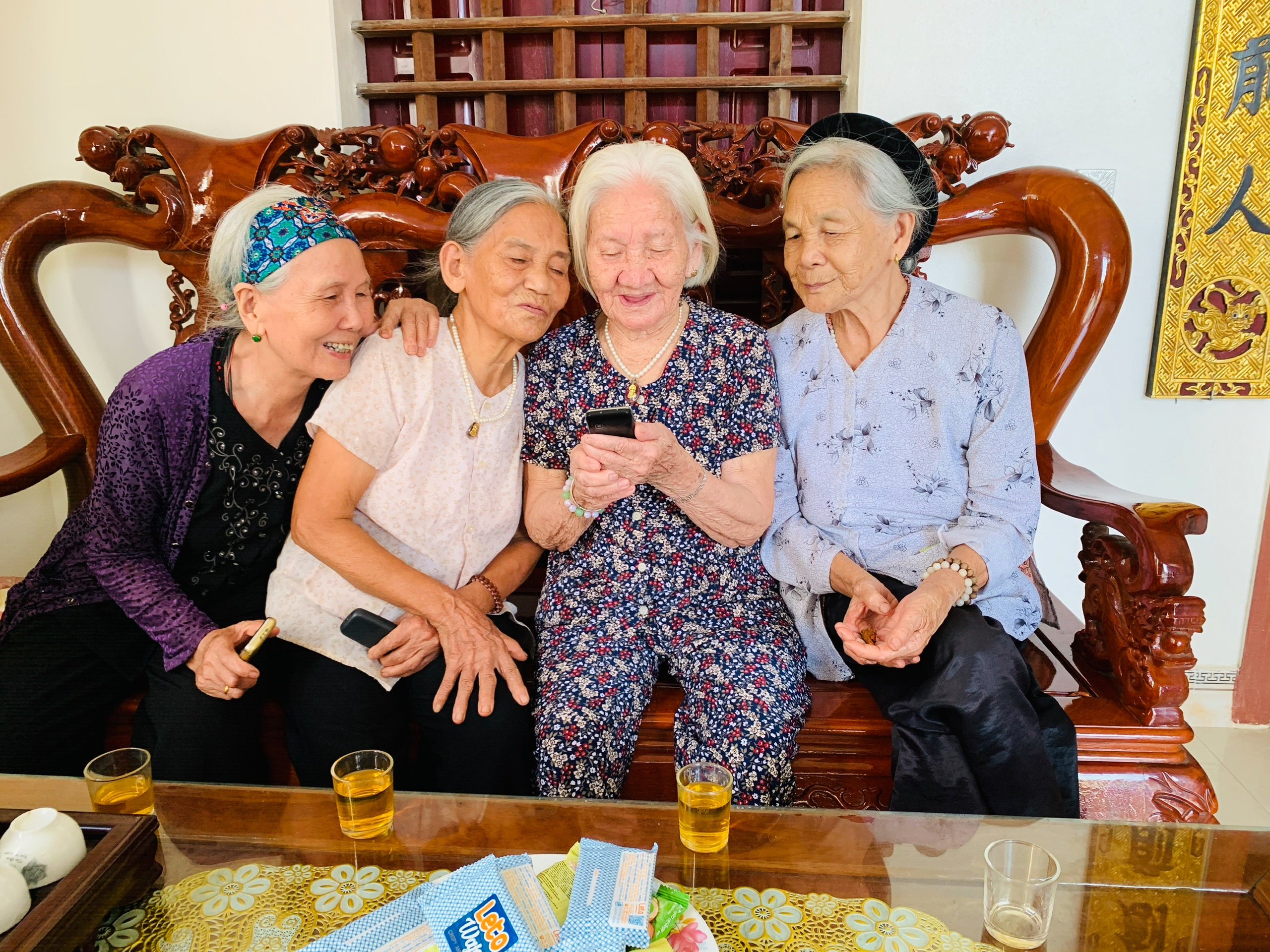 Câu lạc bộ Liên thế hệ Tự giúp nhau - Ảnh 12.