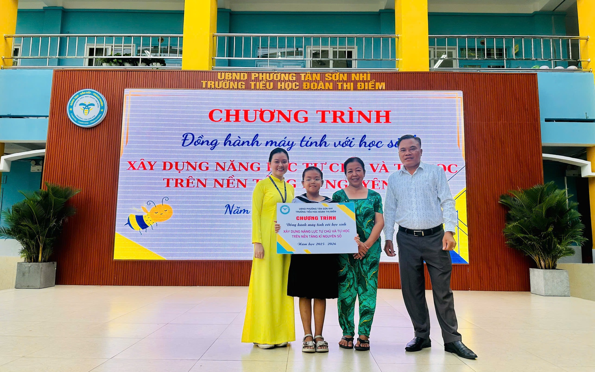 Đồng hành máy tính xách tay cho học sinh 