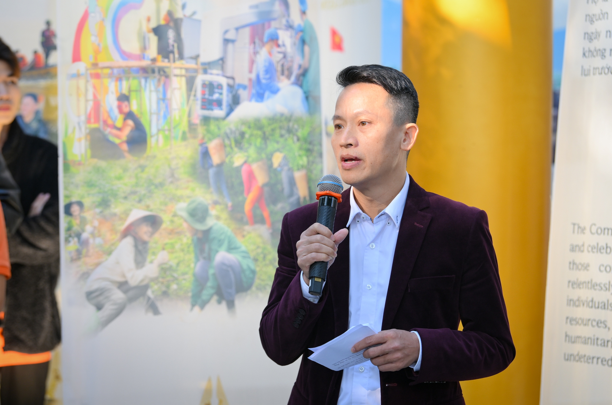 Triển lãm đặc biệt lan tỏa tinh thần kiên trì phụng sự của những “người hùng” bền bỉ cống hiến, tạo ra giá trị cho cộng đồng - Ảnh 7.