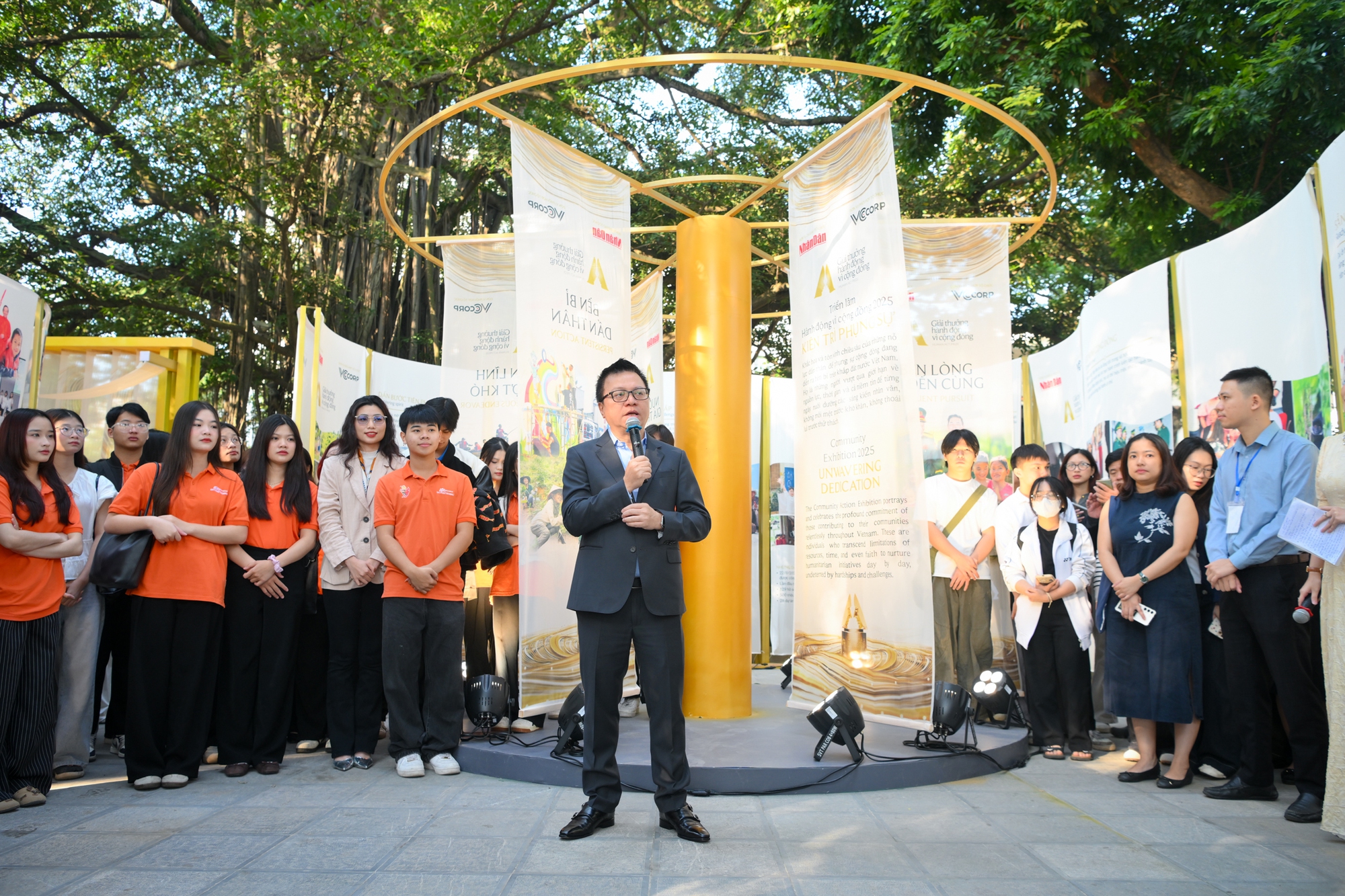 Khai mạc Triển lãm “Hành động vì Cộng đồng 2025” - Ảnh 2. Khai mạc Triển lãm “Hành động vì Cộng đồng 2025” - Ảnh 2.
