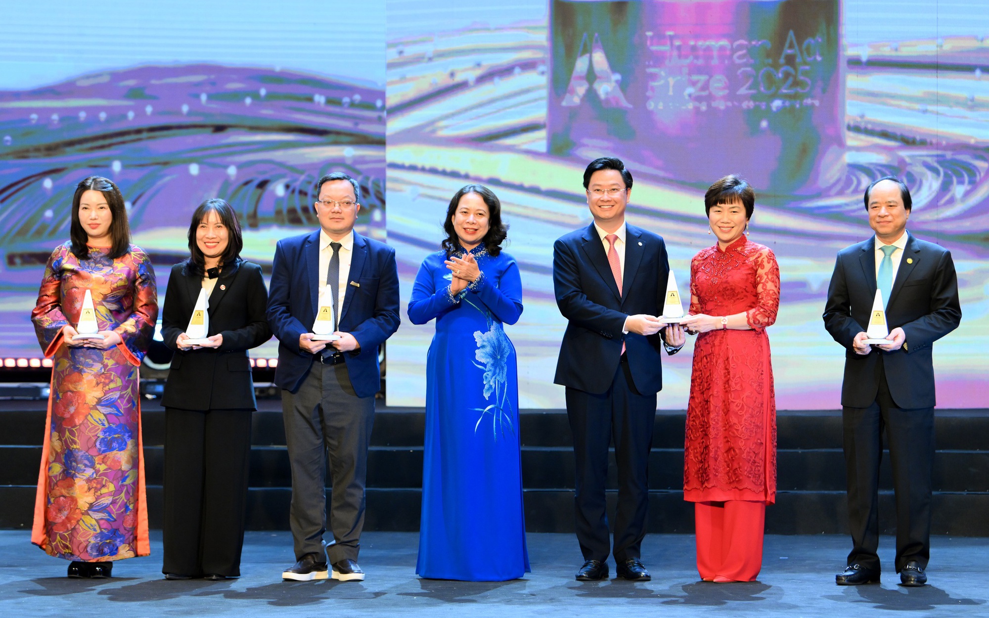 Giải thưởng "Hành động vì Cộng đồng 2025": Kết nối những điều tử tế, tạo nên "dòng chảy" phụng sự