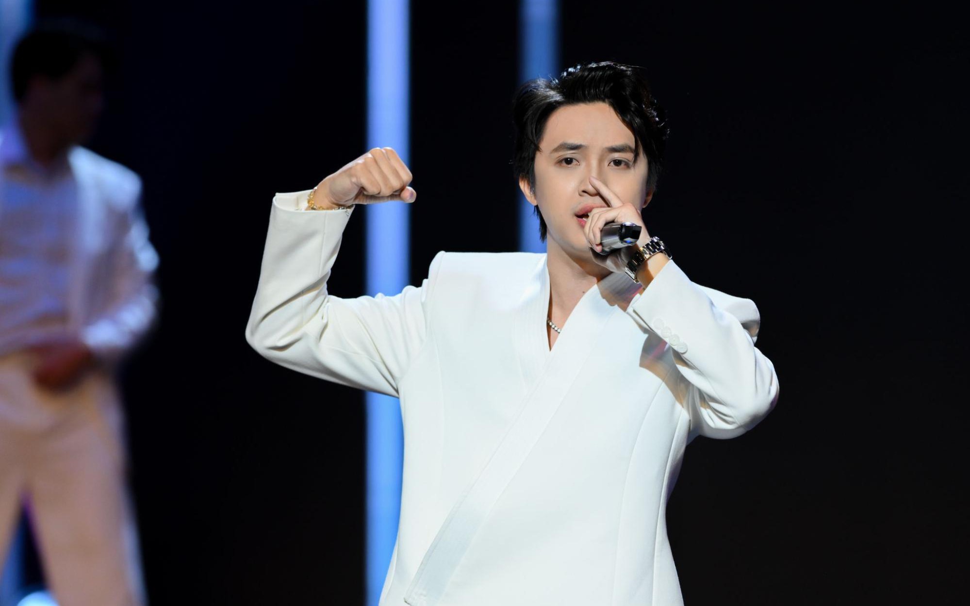 Nam rapper vừa “tốt nghiệp” Rap Việt đã ghi dấu tại sự kiện cấp Quốc gia, khoe ca khúc mới ai nghe cũng xúc động