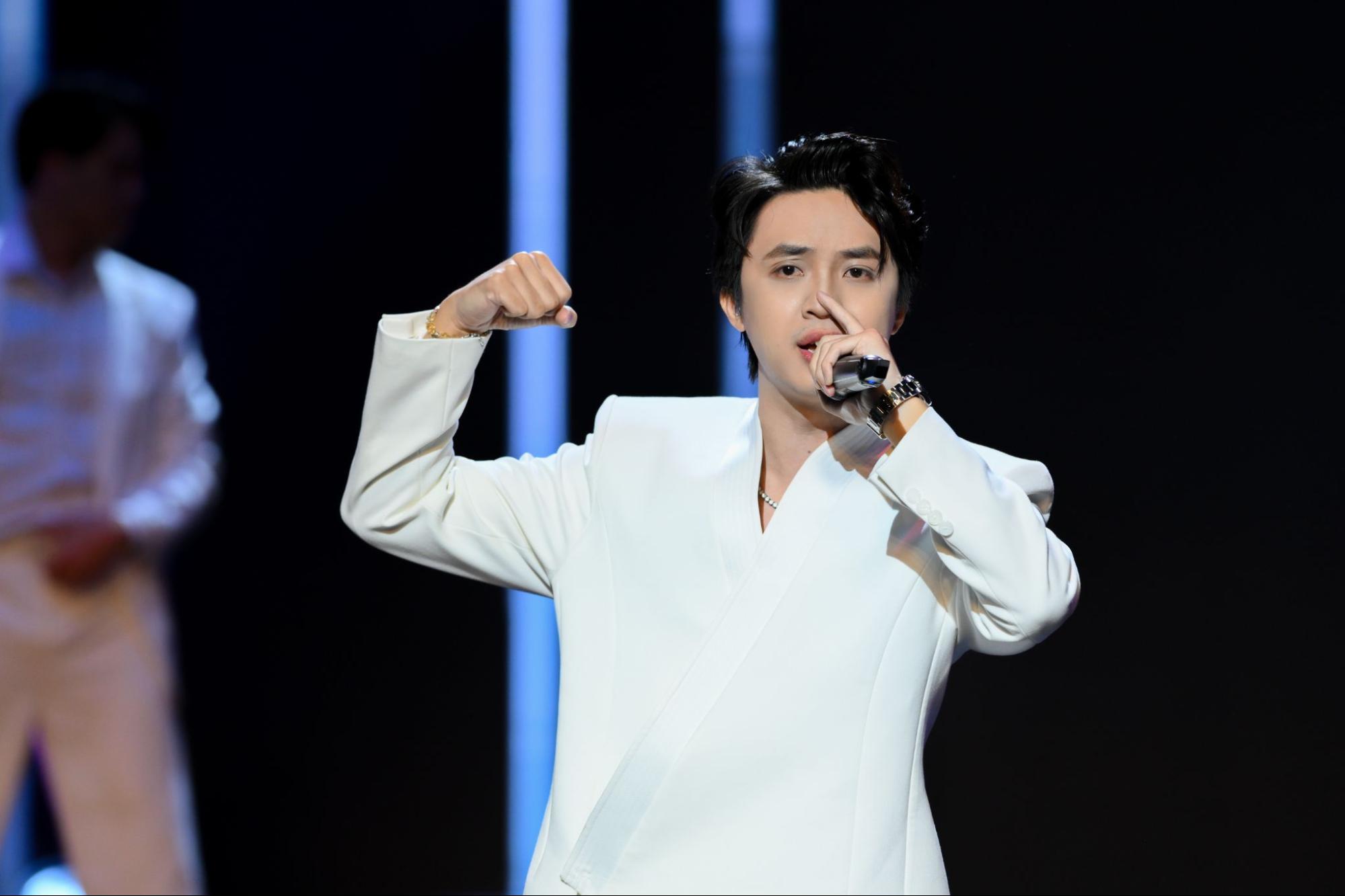 Nam rapper vừa “tốt nghiệp” Rap Việt đã ghi dấu tại sự kiện cấp Quốc gia, khoe ca khúc mới ai nghe cũng xúc động- Ảnh 1. Nam rapper vừa “tốt nghiệp” Rap Việt đã ghi dấu tại sự kiện cấp Quốc gia, khoe ca khúc mới ai nghe cũng xúc động- Ảnh 1.