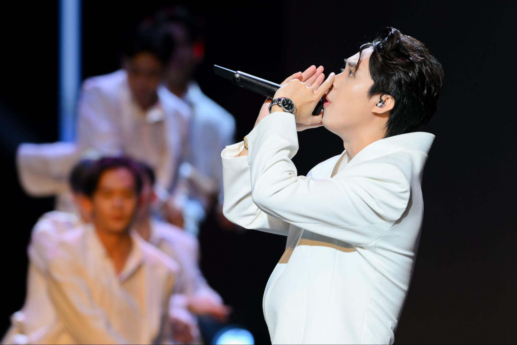 Nam rapper vừa “tốt nghiệp” Rap Việt đã ghi dấu tại sự kiện cấp Quốc gia, khoe ca khúc mới ai nghe cũng xúc động- Ảnh 5. Nam rapper vừa “tốt nghiệp” Rap Việt đã ghi dấu tại sự kiện cấp Quốc gia, khoe ca khúc mới ai nghe cũng xúc động- Ảnh 5.