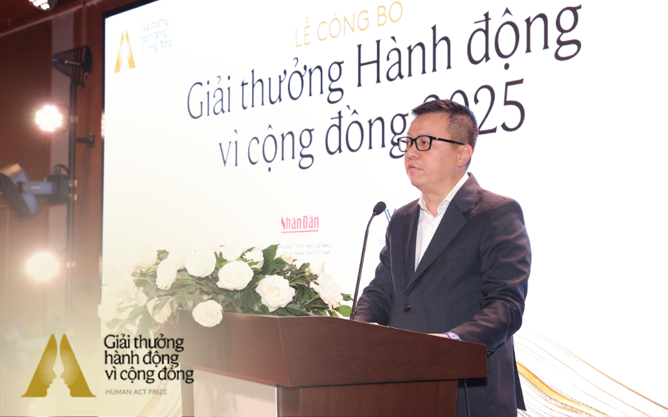 Hoa hậu Hà Trúc Linh rạng rỡ trong tà áo dài tại Human Act Prize 2025, bật mí một kế hoạch đặc biệt sắp tới - Ảnh 1.