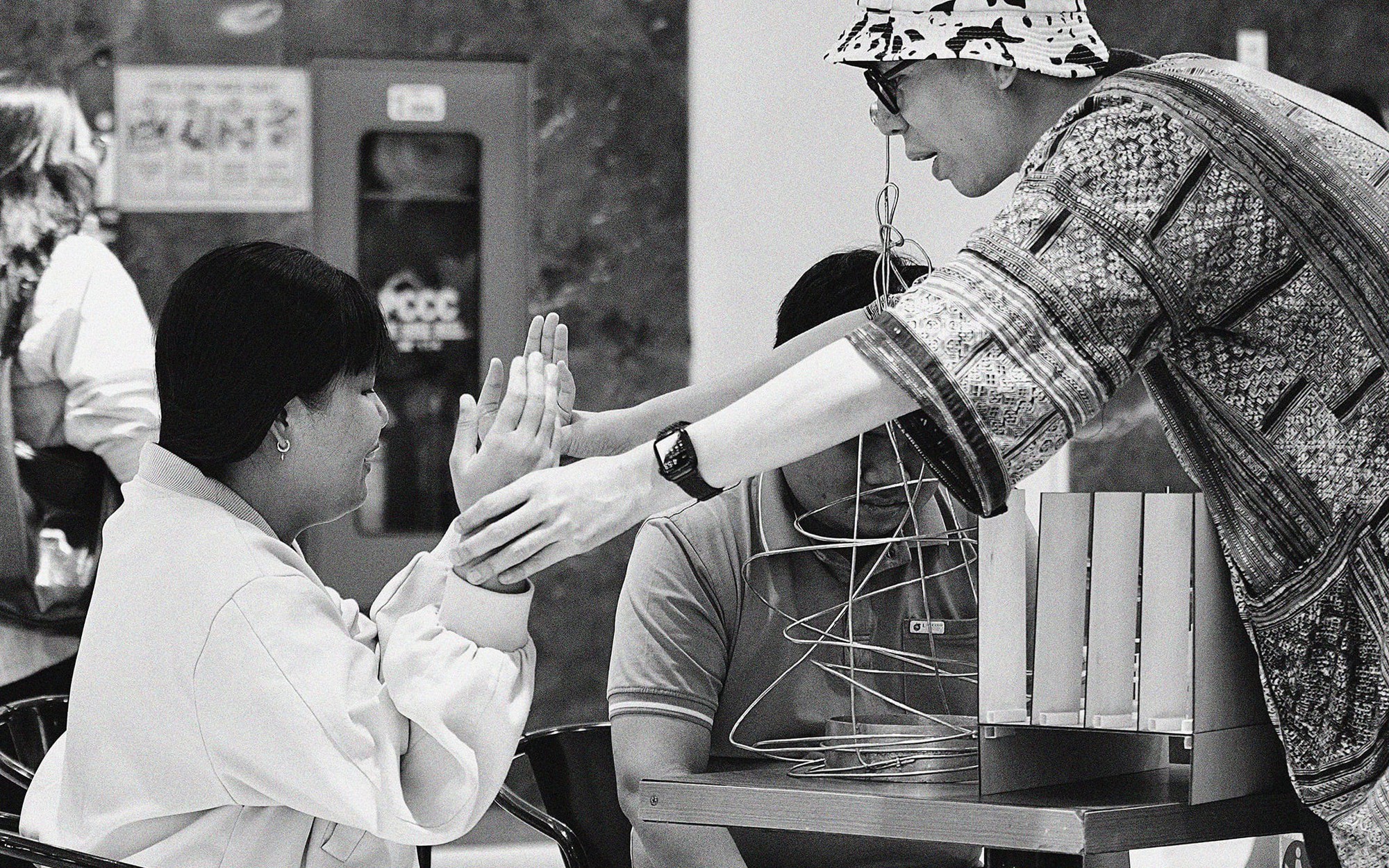 Từ Tai Đến Mắt - Dự án nghệ thuật bao hàm hỗ trợ khán giả khiếm thị xem kịch tại sân khấu