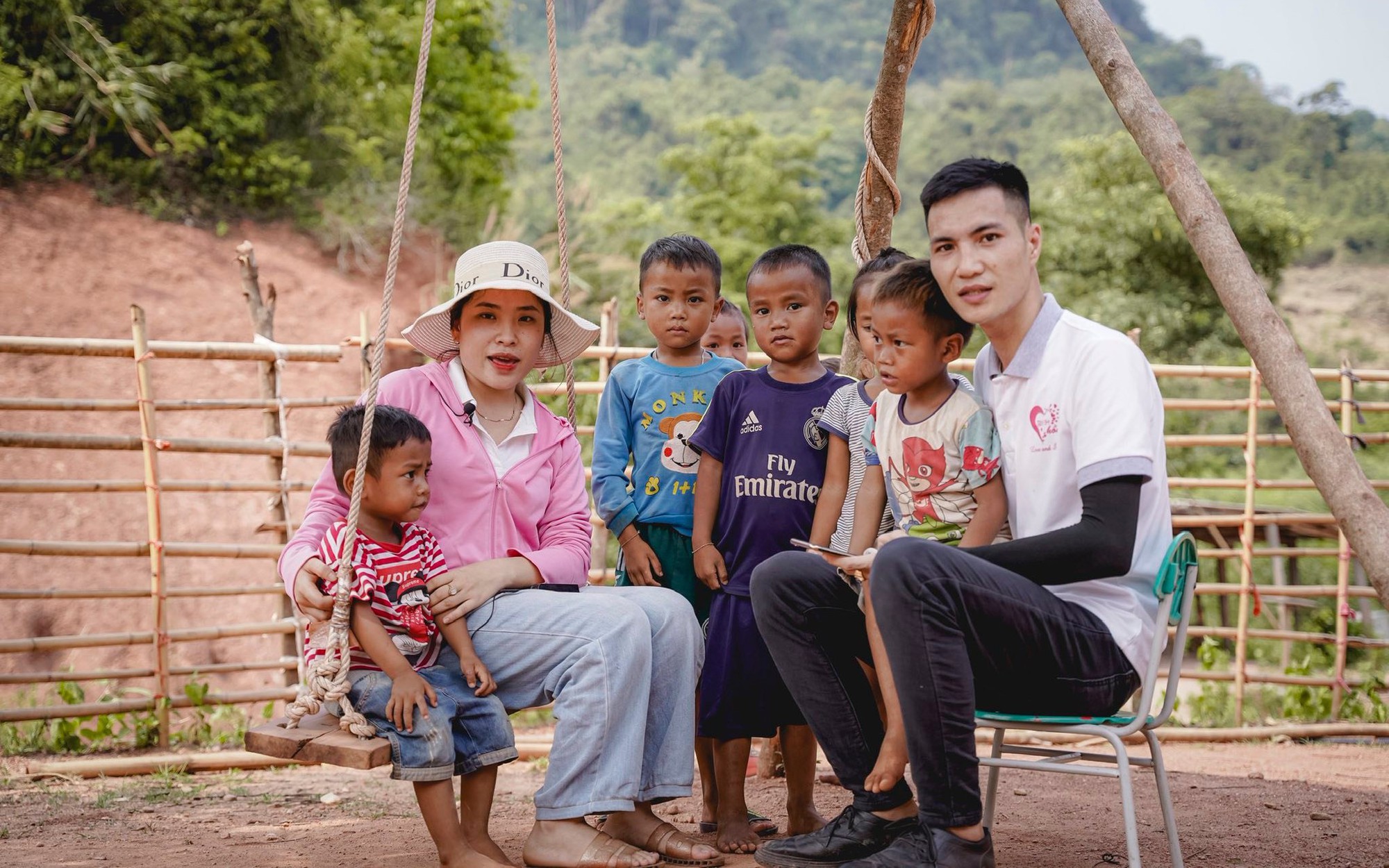 Tiếp Sức Em Đến Trường cho học sinh vùng cao biên giới