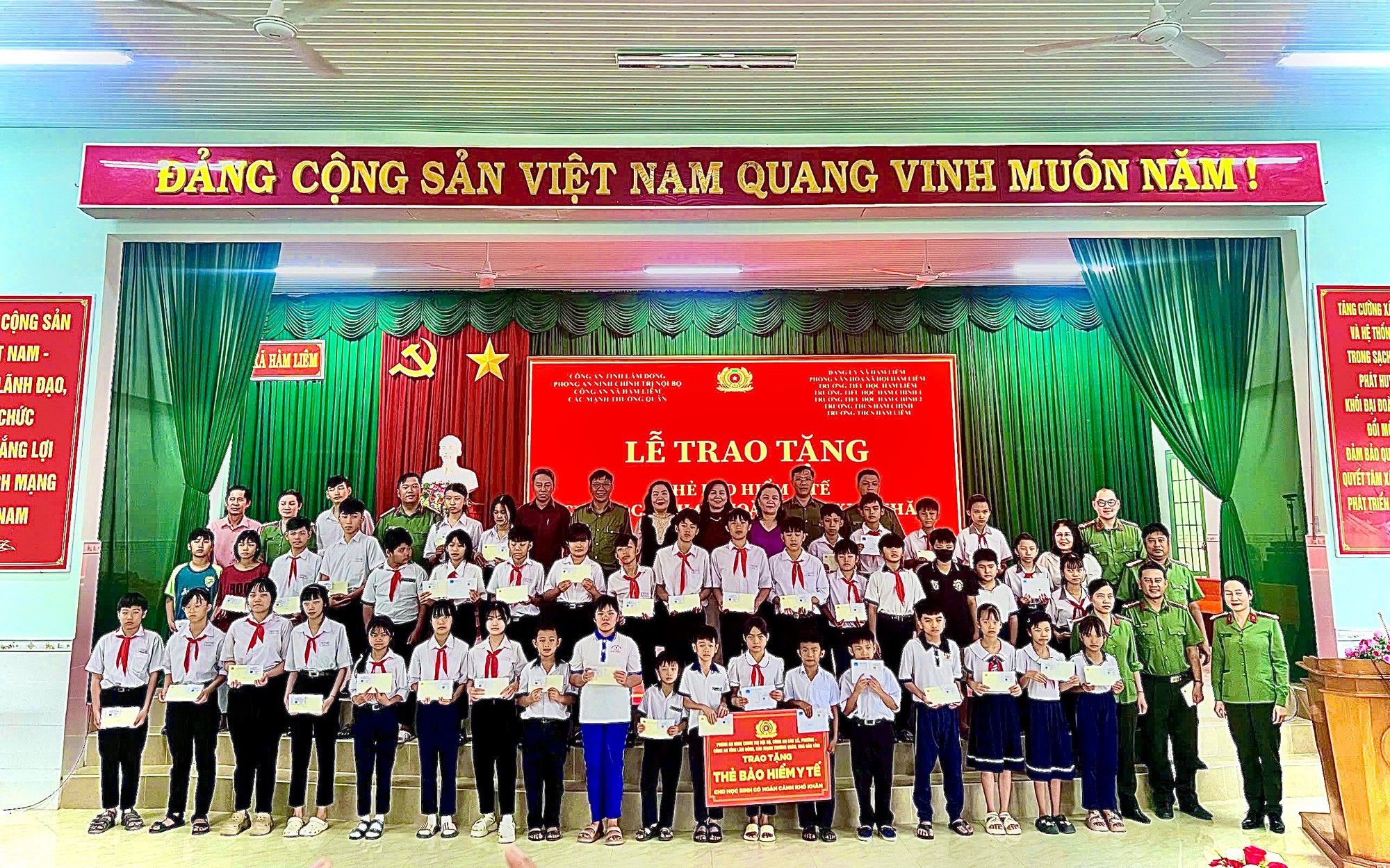 Đề cử mới Xã hội hóa mua thẻ bảo hiểm y tế cho học sinh có hoàn cảnh khó khăn