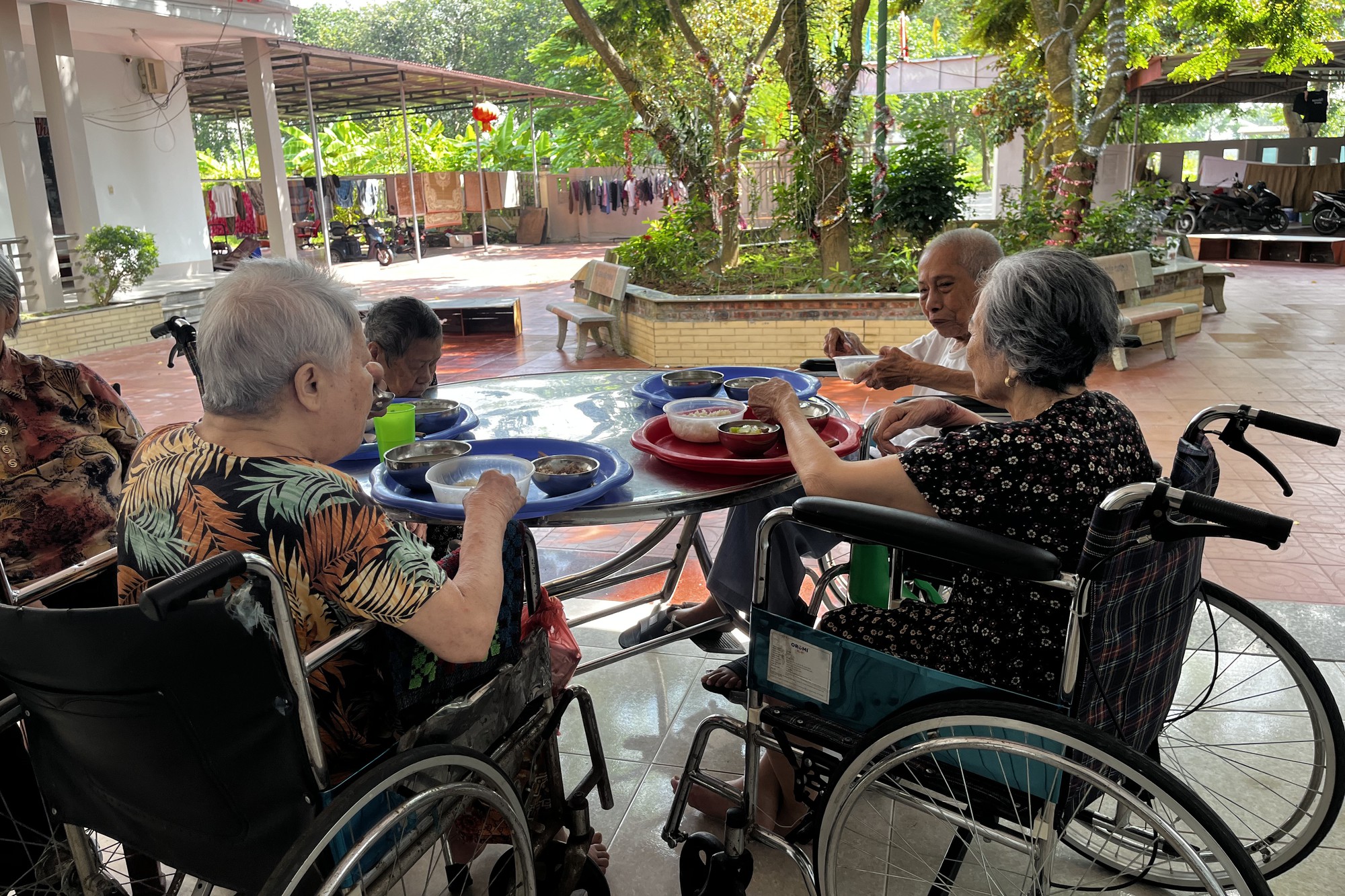 Làng người già Bà Nguyệt Bao Dung - Ảnh 4. Làng người già Bà Nguyệt Bao Dung - Ảnh 4.