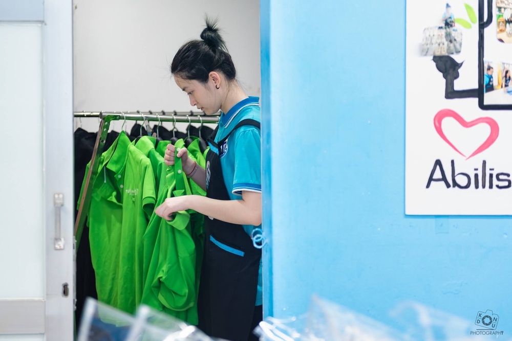 Giặt là Sáng - Tiệm giặt là người Điếc- Ảnh 17.