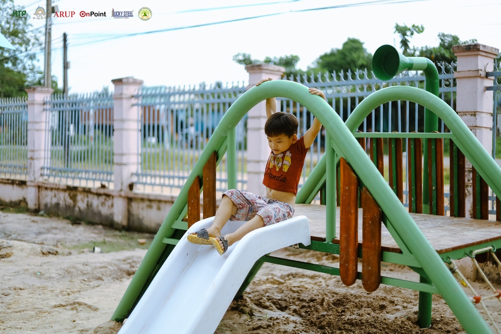 Sân Chơi Cầu Vồng: Nơi chắp cánh hy vọng và ước mơ tuổi thơ cho trẻ em nghèo- Ảnh 1. Sân Chơi Cầu Vồng: Nơi chắp cánh hy vọng và ước mơ tuổi thơ cho trẻ em nghèo- Ảnh 1.