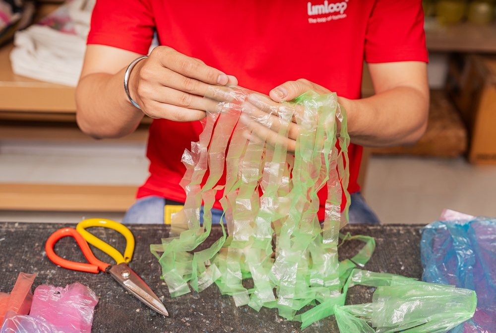 Limloop - tái chế rác nylon thành túi- Ảnh 4. Limloop - tái chế rác nylon thành túi- Ảnh 4.