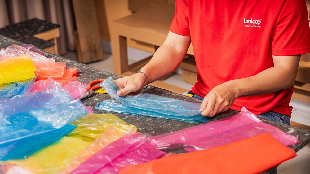 Limloop - tái chế rác nylon thành túi- Ảnh 5. Limloop - tái chế rác nylon thành túi- Ảnh 5.