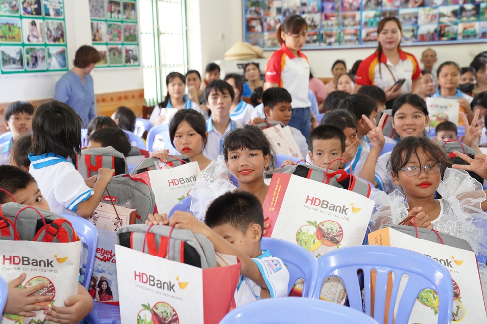 HDBANK - CHẮP CÁNH YÊU THƯƠNG- Ảnh 19. HDBANK - CHẮP CÁNH YÊU THƯƠNG- Ảnh 19.