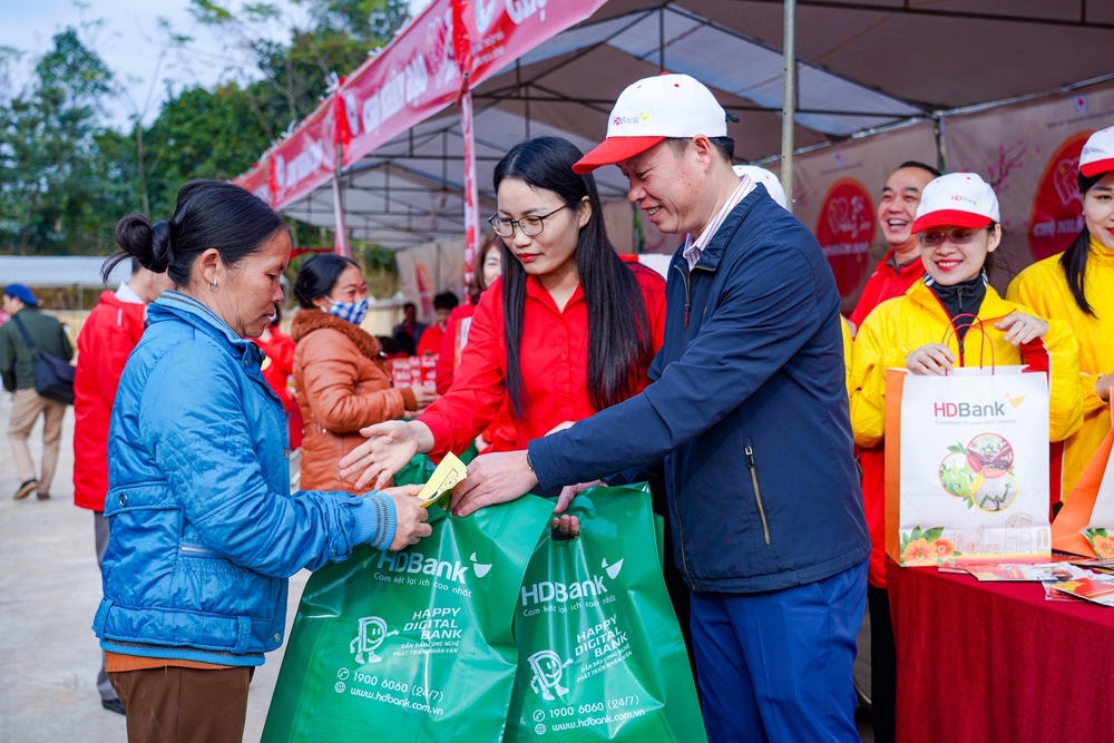 HDBANK - CHẮP CÁNH YÊU THƯƠNG- Ảnh 7. HDBANK - CHẮP CÁNH YÊU THƯƠNG- Ảnh 7.