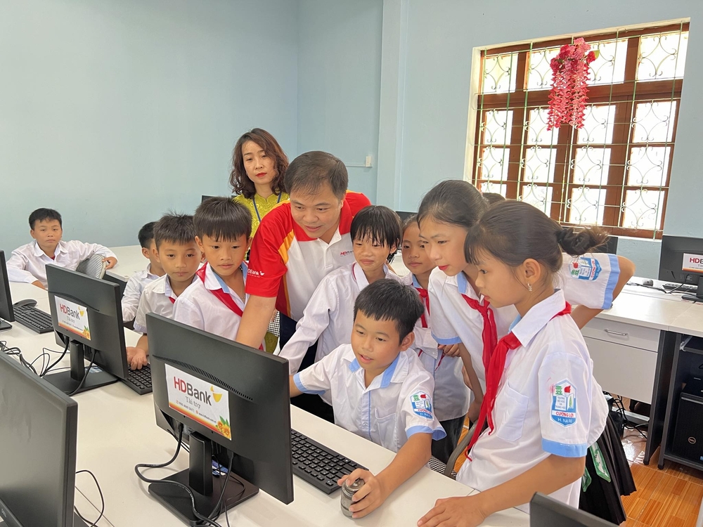 HDBANK - CHẮP CÁNH YÊU THƯƠNG- Ảnh 14. HDBANK - CHẮP CÁNH YÊU THƯƠNG- Ảnh 14.