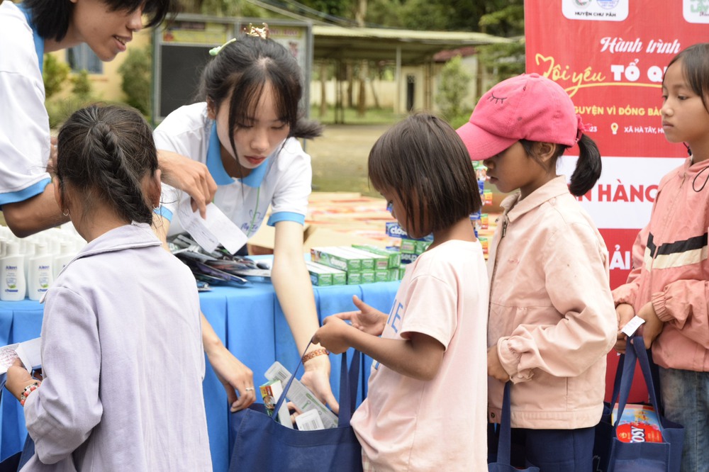 Nhóm từ thiện Fly To Sky (Fly To Sky Charity Organization)- Ảnh 12.