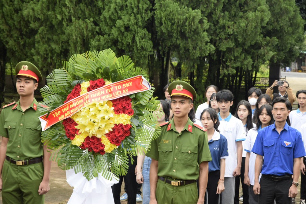 Nhóm từ thiện Fly To Sky (Fly To Sky Charity Organization)- Ảnh 5.