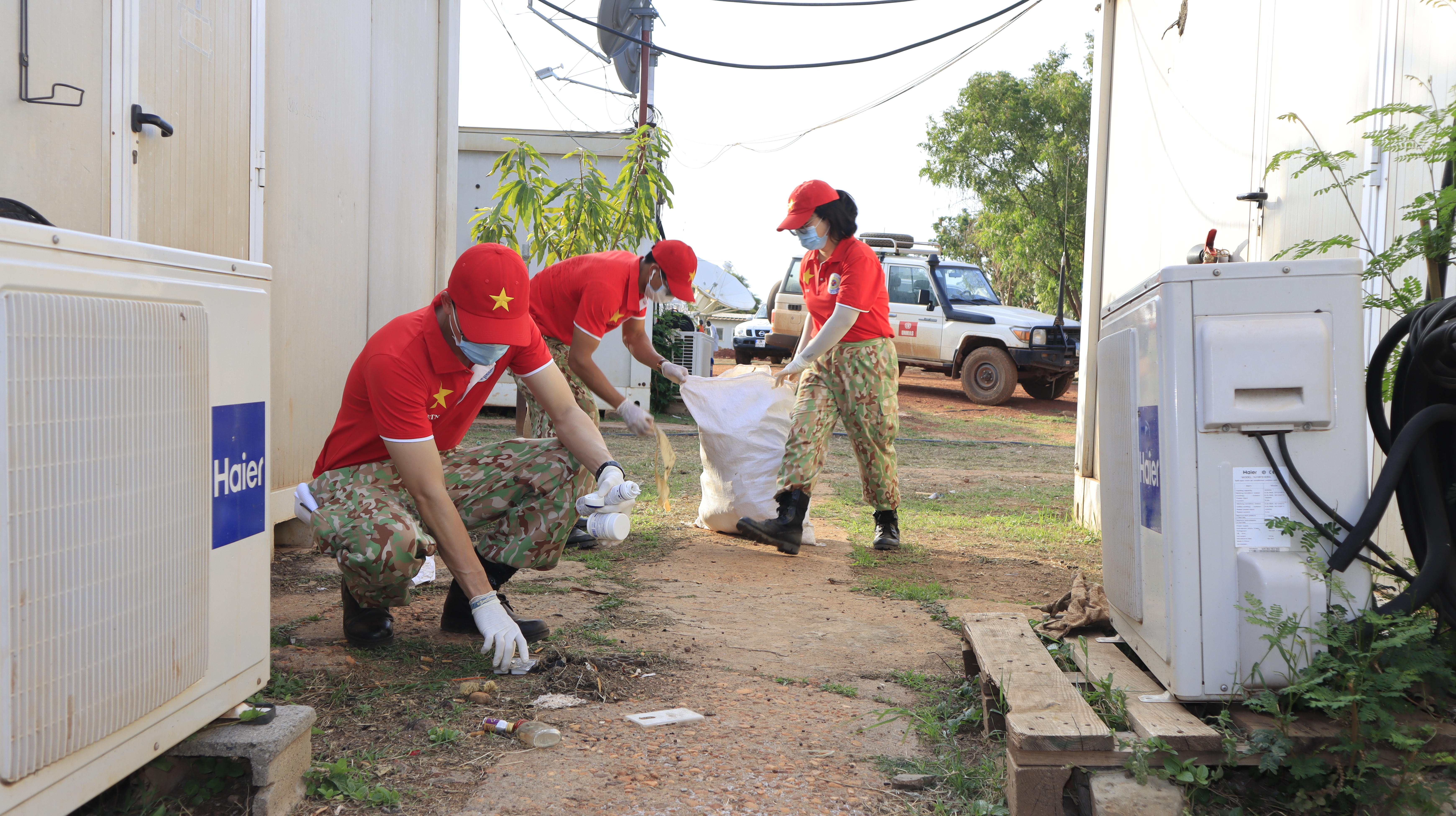 Vietnamese Green Berets join hands to protect the environment in their stationed areas while performing United Nations peacekeeping missions- Ảnh 18.