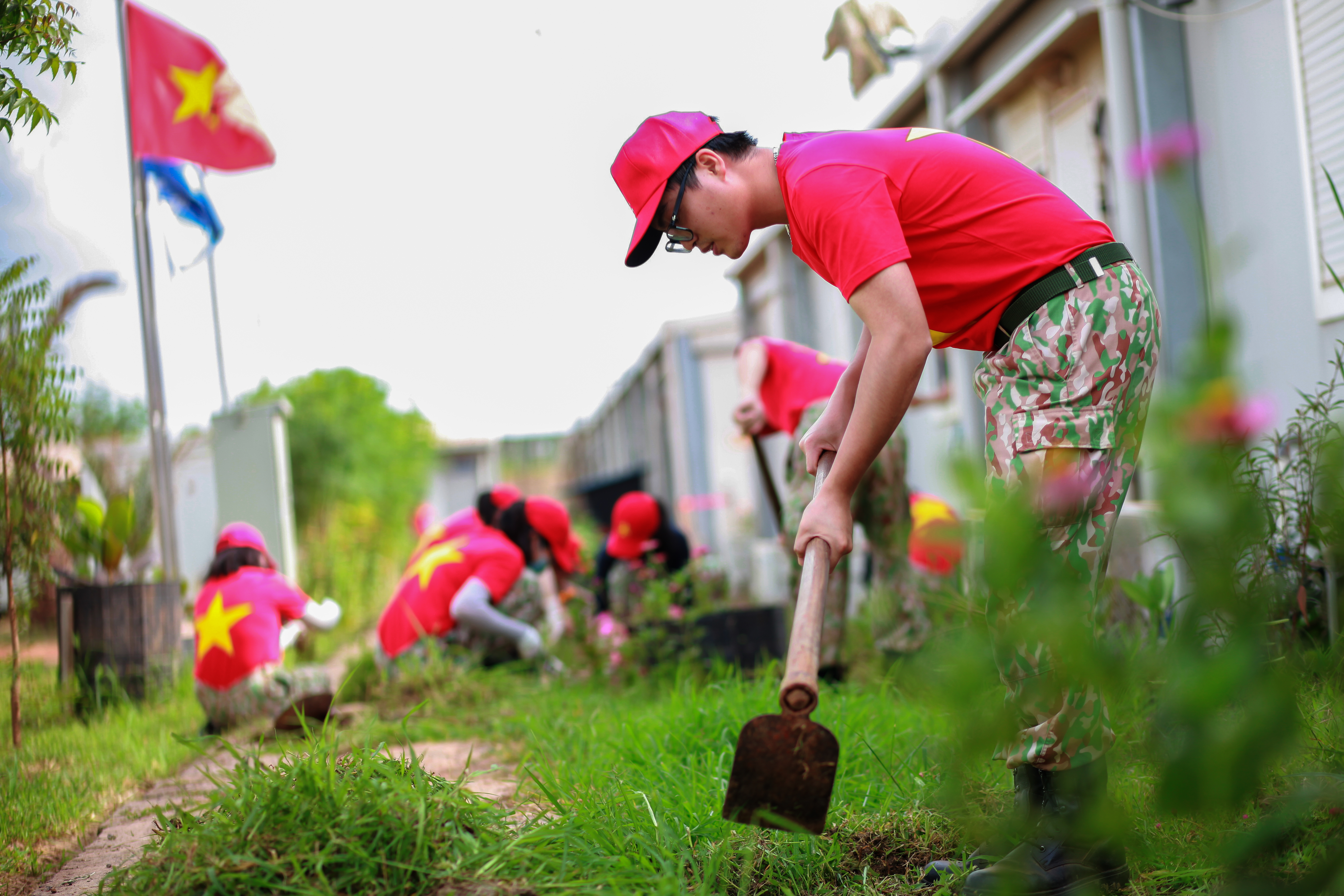 Vietnamese Green Berets join hands to protect the environment in their stationed areas while performing United Nations peacekeeping missions- Ảnh 101.