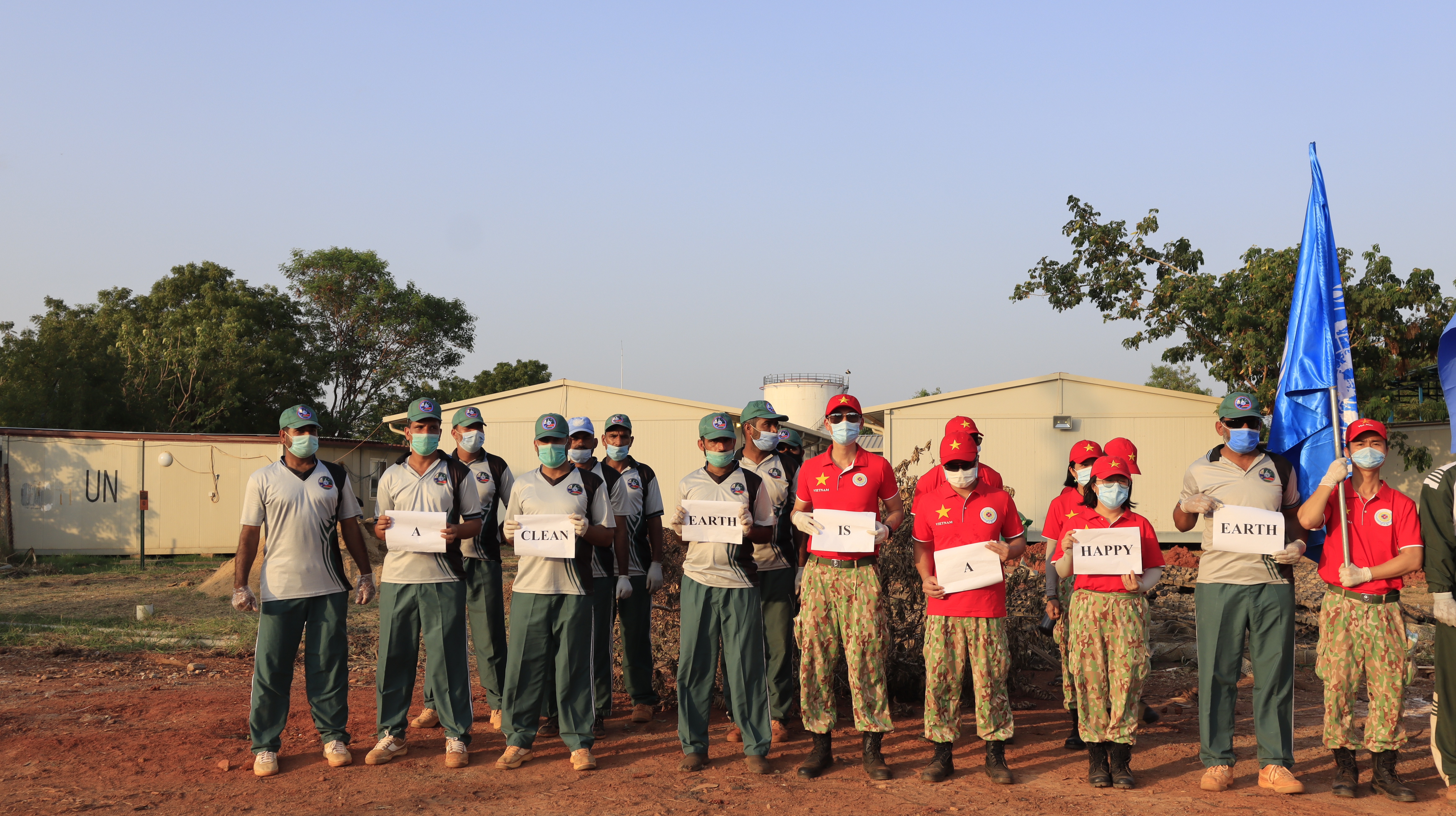 Vietnamese Green Berets join hands to protect the environment in their stationed areas while performing United Nations peacekeeping missions- Ảnh 4.