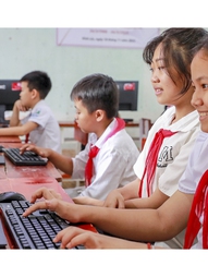 Trao tủ sách Thêm con chữ, bớt đói nghèo