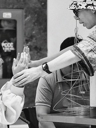 Từ Tai Đến Mắt - Dự án nghệ thuật bao hàm hỗ trợ khán giả khiếm thị xem kịch tại sân khấu