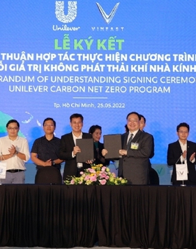 Hành trình tiên phong trung hòa carbon trong vận hành