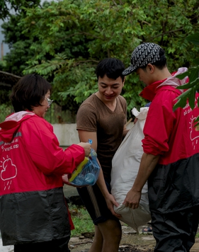 Cùng Việt Nam Vững Bước