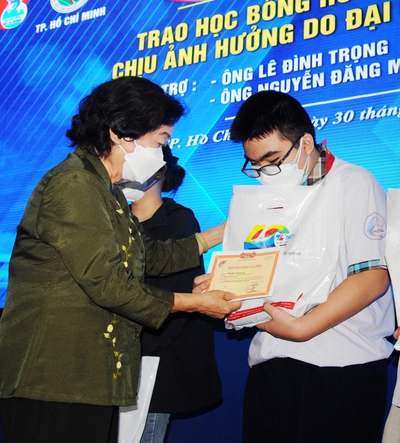 QUỸ HỌC BỔNG VỪ A DÍNH